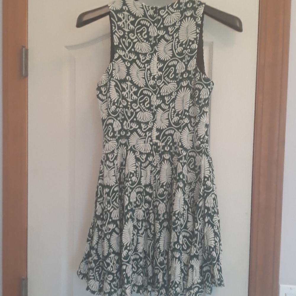 Women's H&M Fit and Flaire Dress Size 8 - Picture 2 of 6